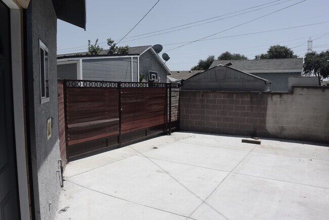 DIVIDED PROPERTY - 8901 Firestone Plz