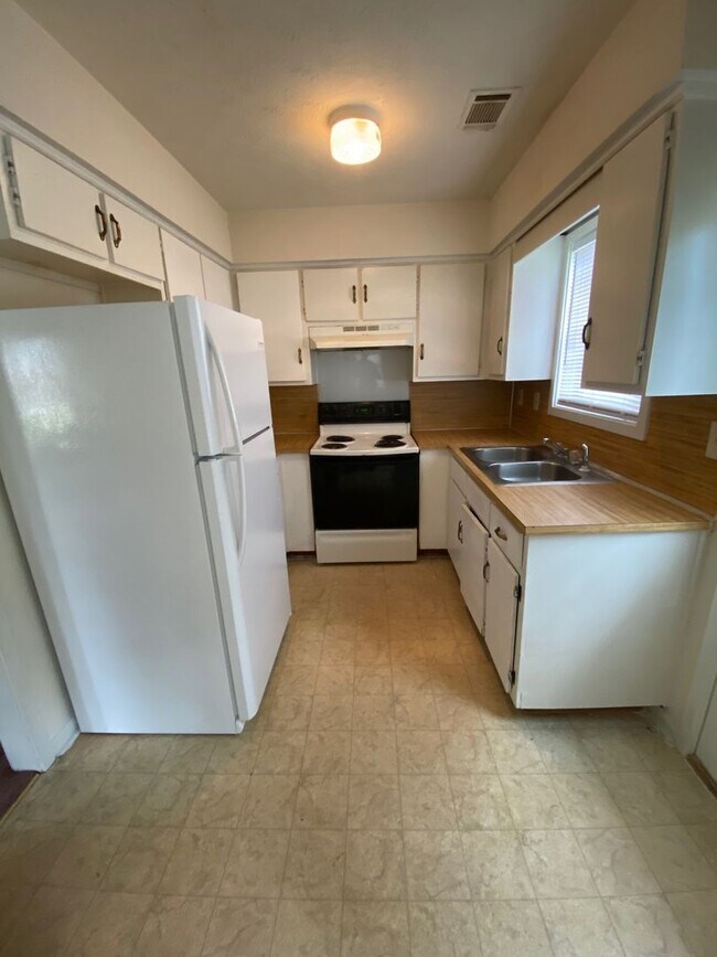 Foto del edificio - 935 Pembrook Dr