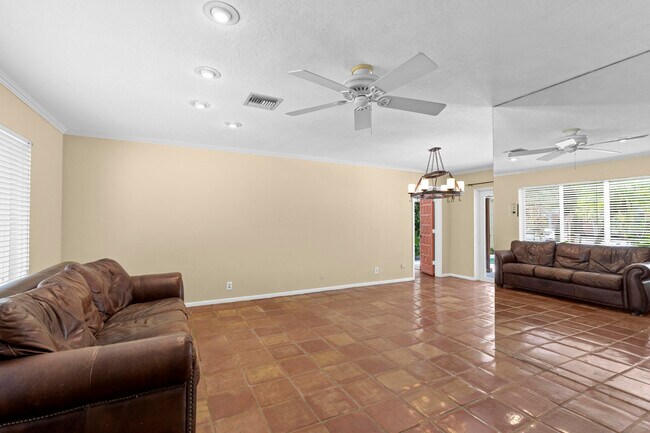 Foto del edificio - 1100 NW 10th St