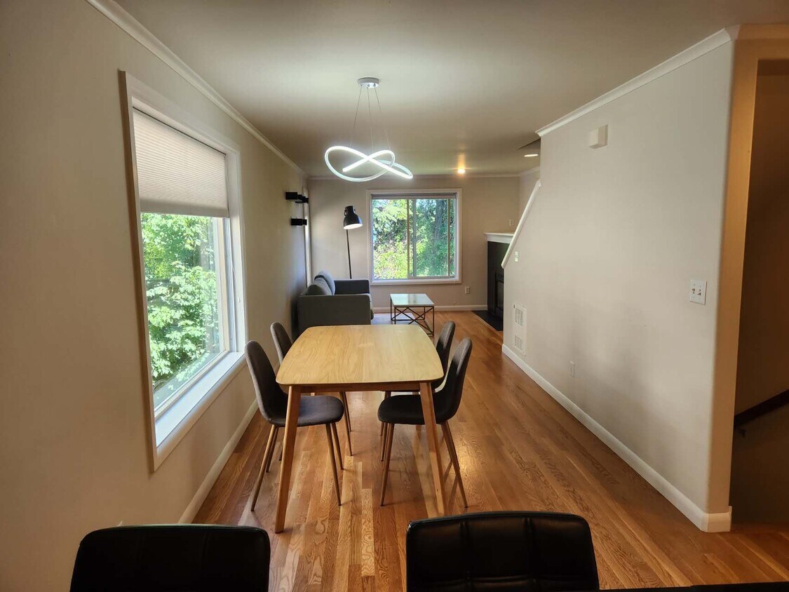 Dining and living area - 1512 Taylor Ave N