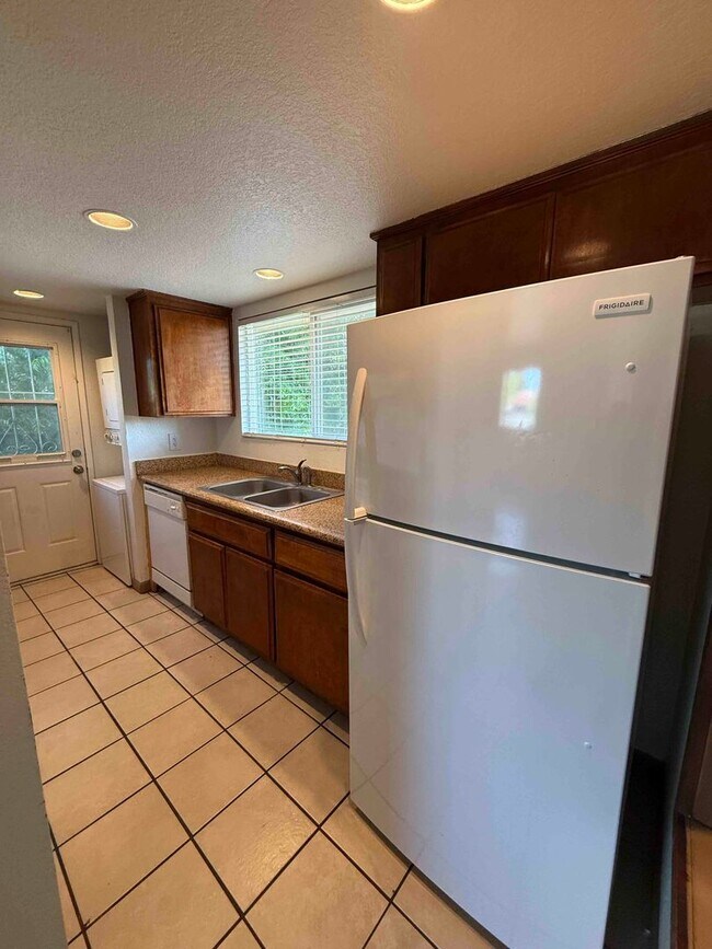 Foto del edificio - 2 Bed 2 Full Bath Condo