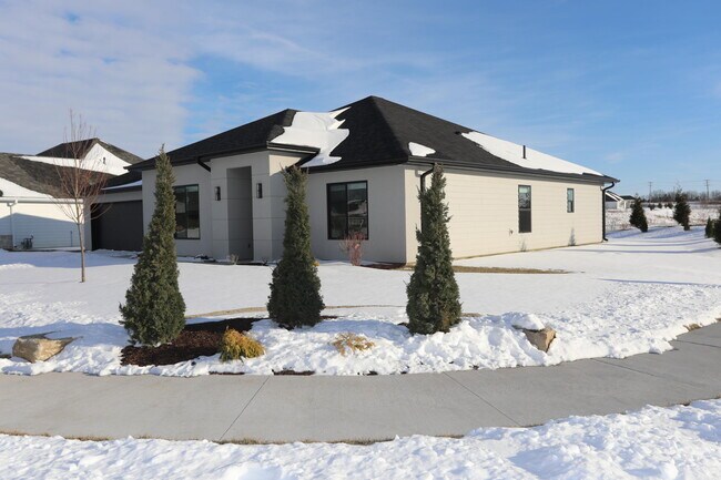 Foto del edificio - 4400 Royal County Rd