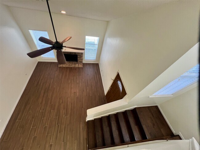 Building Photo - 980 Memorial Village Dr