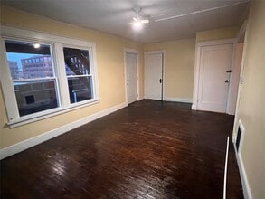 Building Photo - 155 Willow St