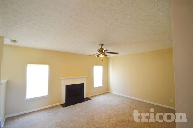 Foto del edificio - 45 Creekview Blvd