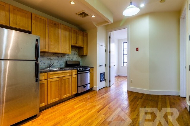 Foto principal - 654 Park Pl