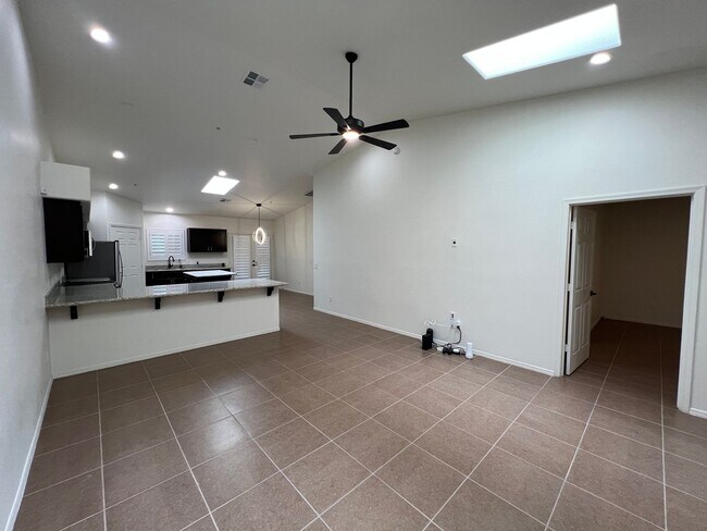 Building Photo - VERY NICE 3 BEDROOM IN DESERT SKY!
