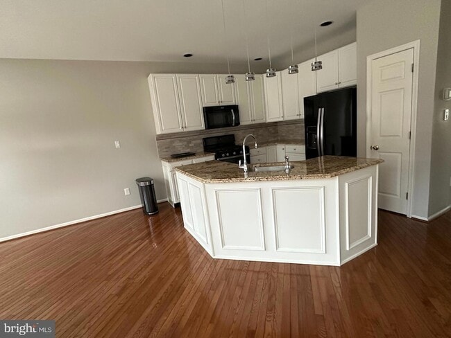 Building Photo - 355 Rockmeade Dr