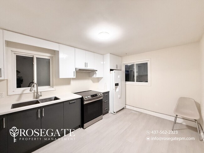 Photo du bâtiment - Spacious 2-Bedroom Main Level Apartment with In-Unit Laundry & Parking – Scarborough