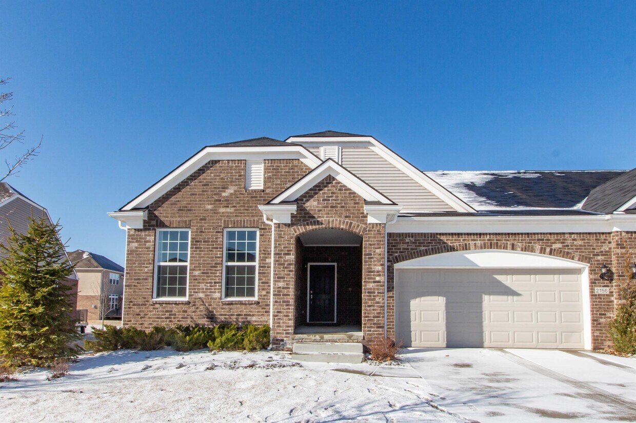 2156 Trimble St, Orion Township, MI 48360 Townhome Rentals in Orion