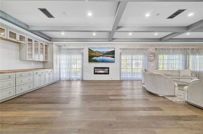 Building Photo - 17153 Rayen St