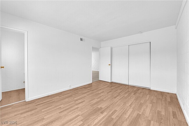 Foto del edificio - 2908 E Poplar Ave