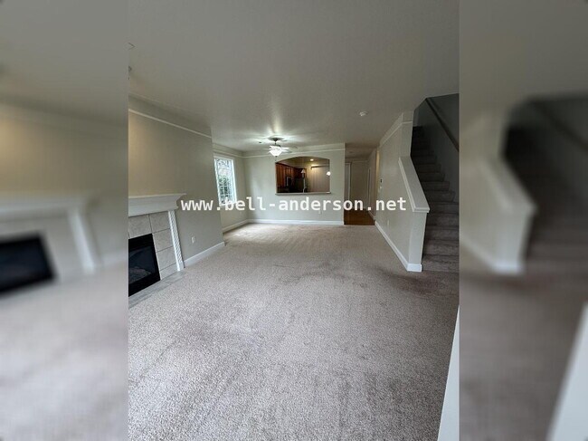 Foto del edificio - 3 Bedroom Renton Townhome Available NOW!