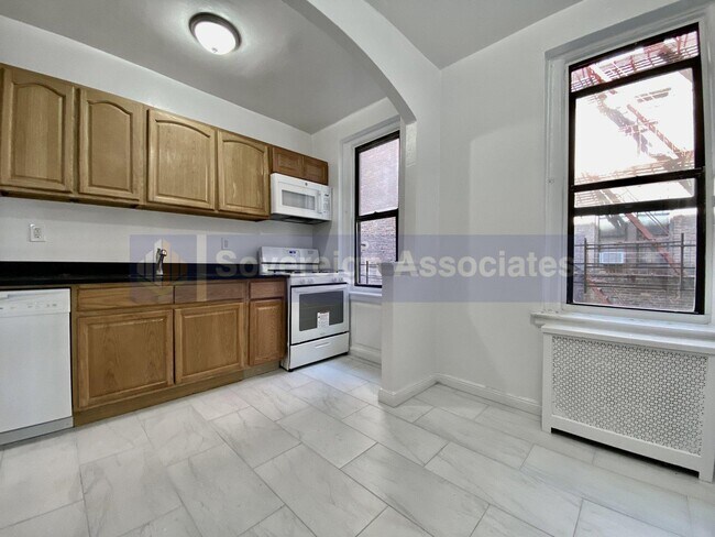 Foto del edificio - 2914 Jerome Ave