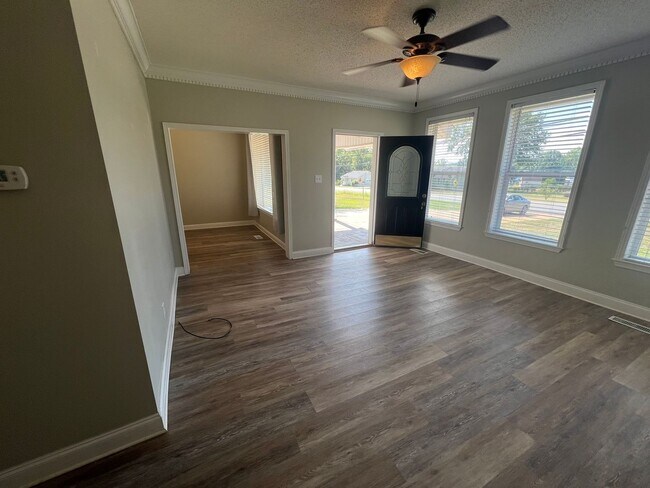 Building Photo - 3 bedroom 2 bath home in Coker