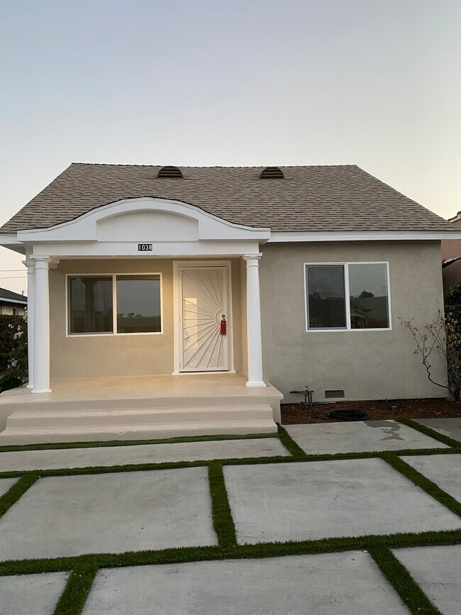 Foto del edificio - 1038 W Vernon Ave