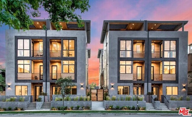 Foto del edificio - 4429 Tujunga Ave