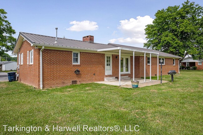 Building Photo - 3 br, 2.5 bath House - 660 West Main Street