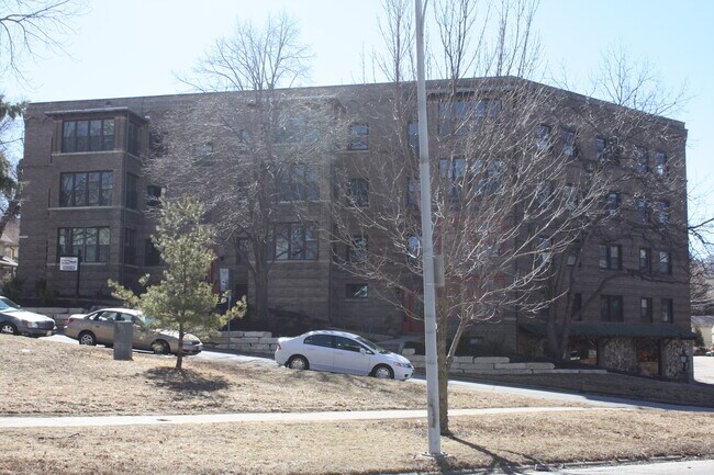 Building Photo - 3109 Dewey Ave