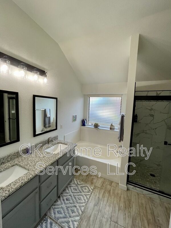 Building Photo - 16409 Otter Dr
