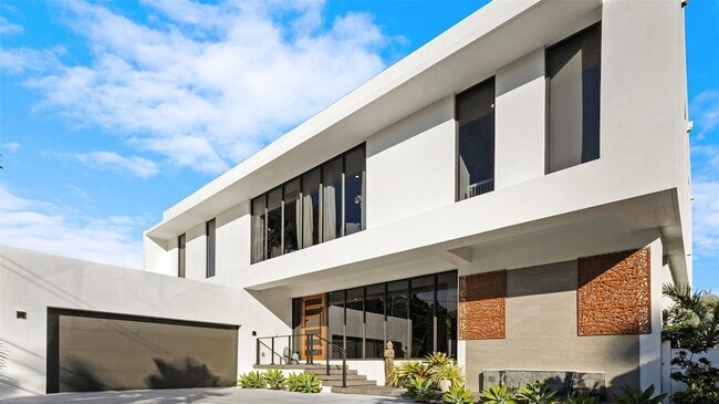 Building Photo - 823 Ponce de Leon Dr