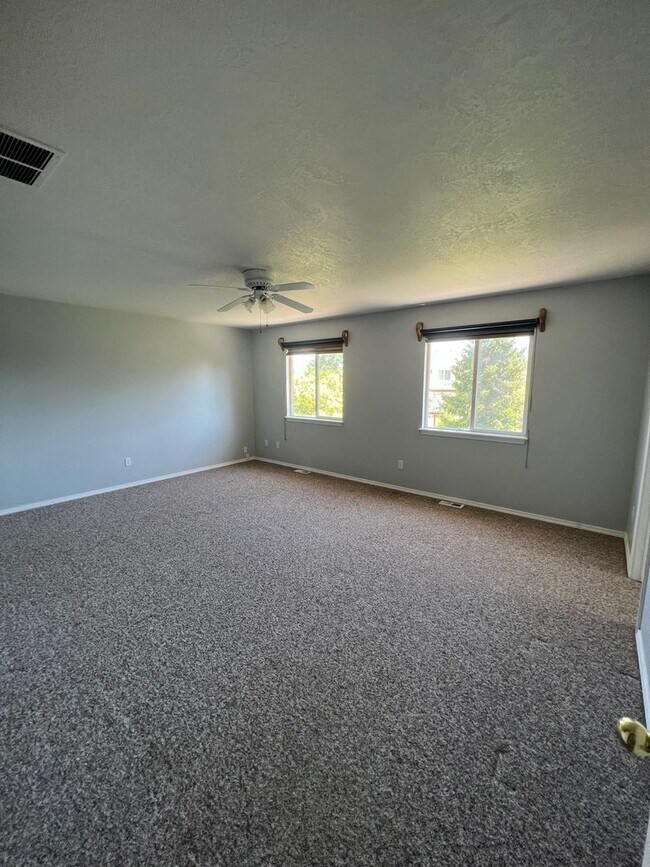 Foto del edificio - 4 Bedroom 3 Bathroom House