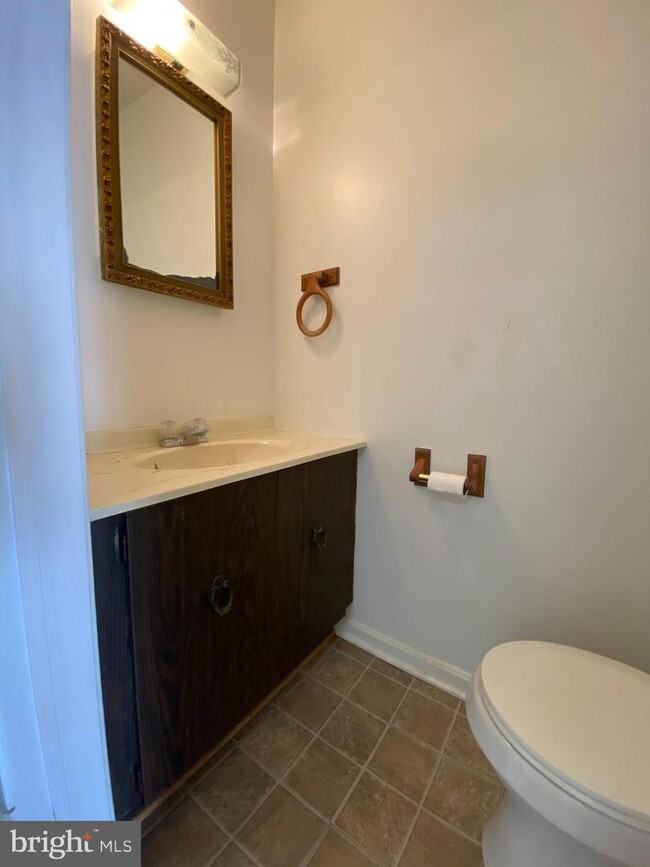 Building Photo - 1034C Margate Ct
