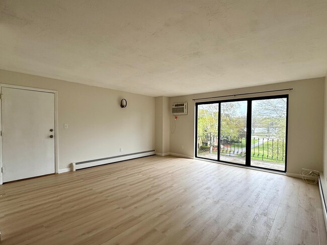 Foto del edificio - 297 Pawtucket Blvd