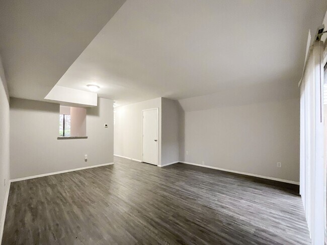 Building Photo - Charming 2-Bed, 1.5-Bath Retreat in Walker...
