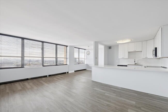 Building Photo - 655 W Irving Park Rd