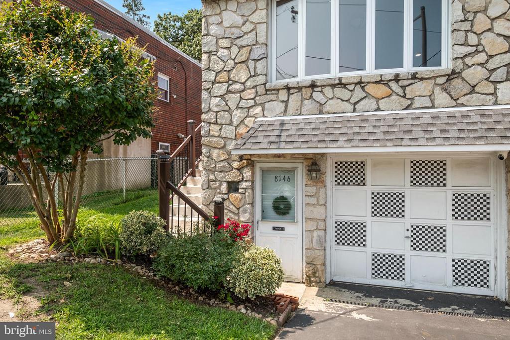 Foto principal - 8146 Henry Ave