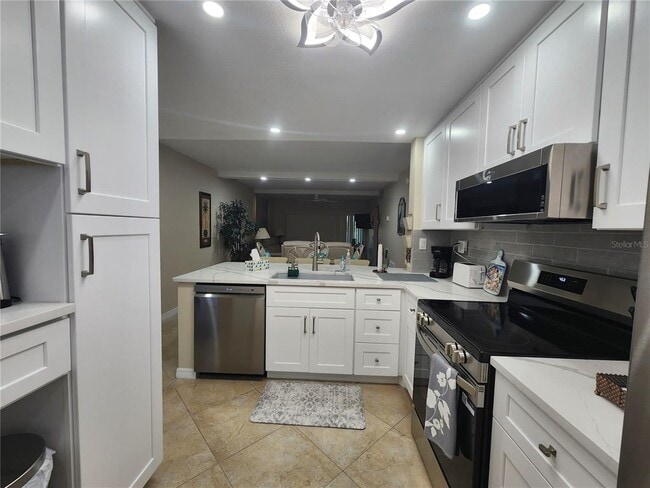 Building Photo - 6361 Bahia Del Mar Blvd S