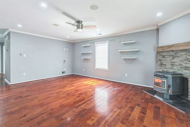Building Photo - 4556-c Ryan Pl 50-M