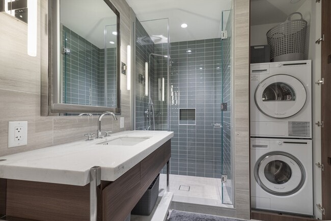 Building Photo - 430 Stuart St