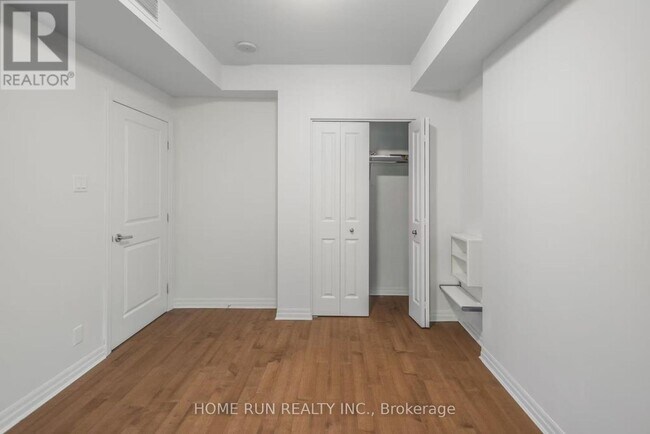 Building Photo - 242-1242 Rideau St