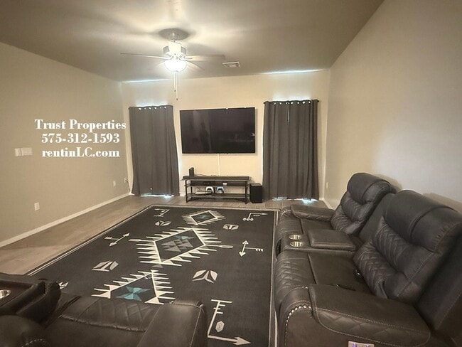 Building Photo - Newer home in Legends West