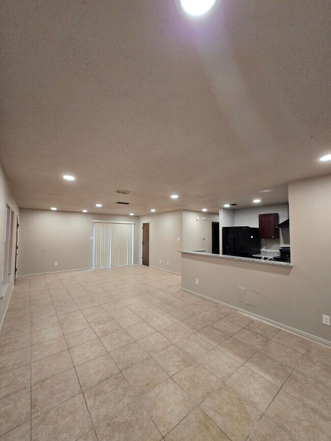 Foto del edificio - North Penn Triplex