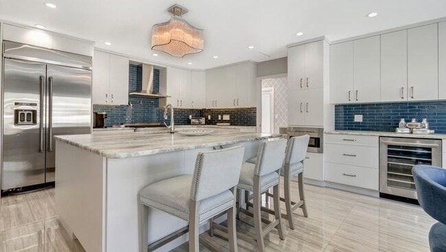 Building Photo - 831 Dover St