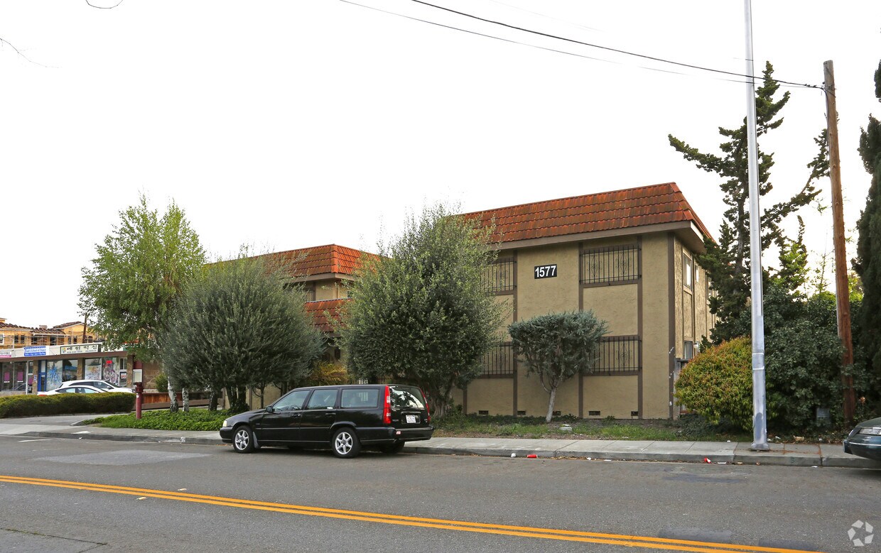 1577 Pomeroy Avenue - 1577 Pomeroy Ave