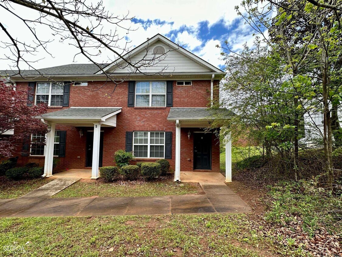 3 E Newnan Rd, Newnan, GA 30263 Townhome Rentals in Newnan GA