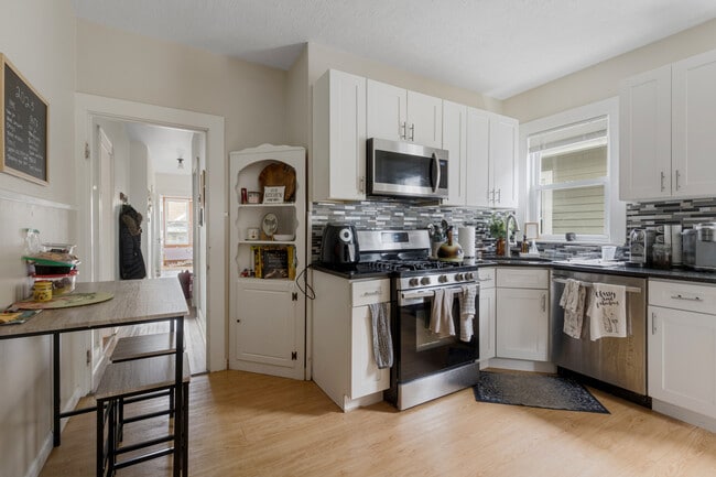 Building Photo - 19 Malvern Ave