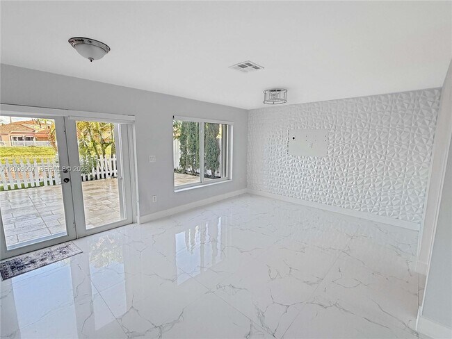 Foto del edificio - 16330 SW 102nd St