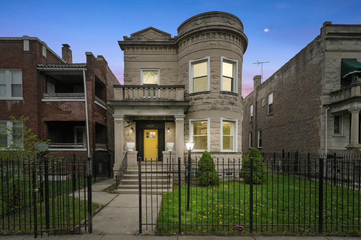 Entrance/Front Porch - 7837 S Peoria St