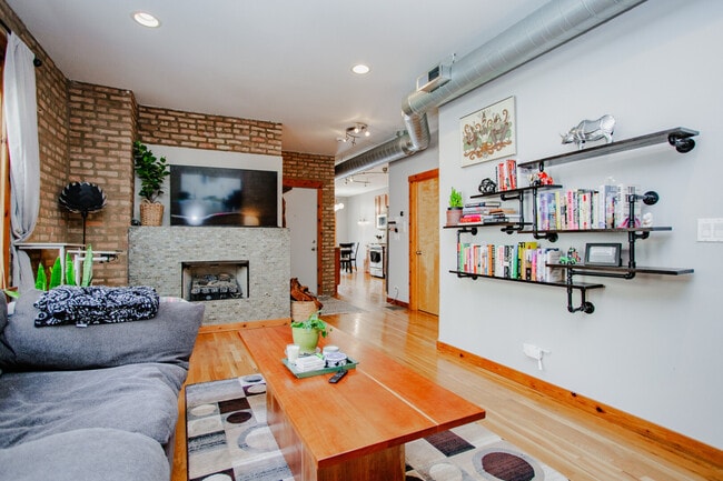 Building Photo - 4106 N Mozart St