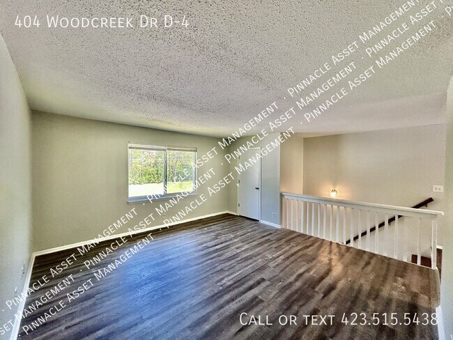Foto del edificio - 404 Woodcreek Rd