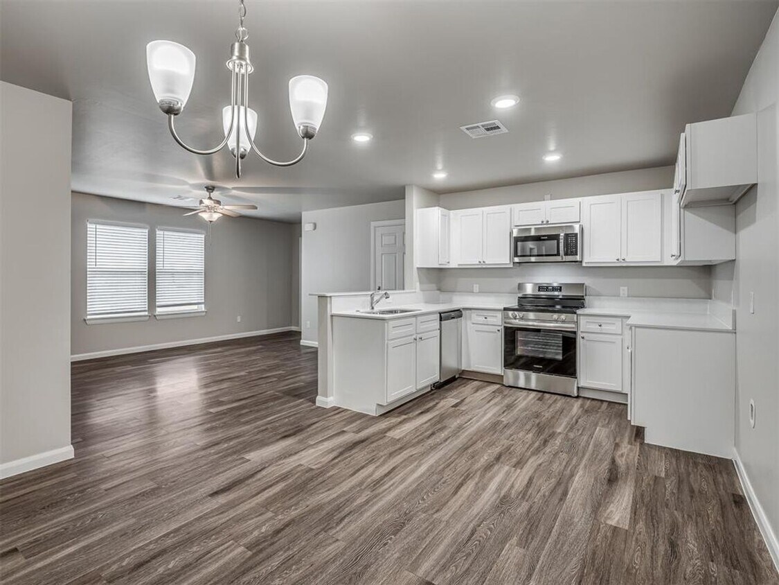 Foto principal - Modern 3-Bedroom Duplex Unit in Prime Yuko...