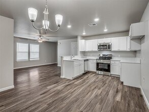 Building Photo - 206 Gray St