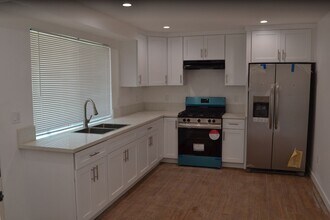 Building Photo - 1190 N Kingsley Dr