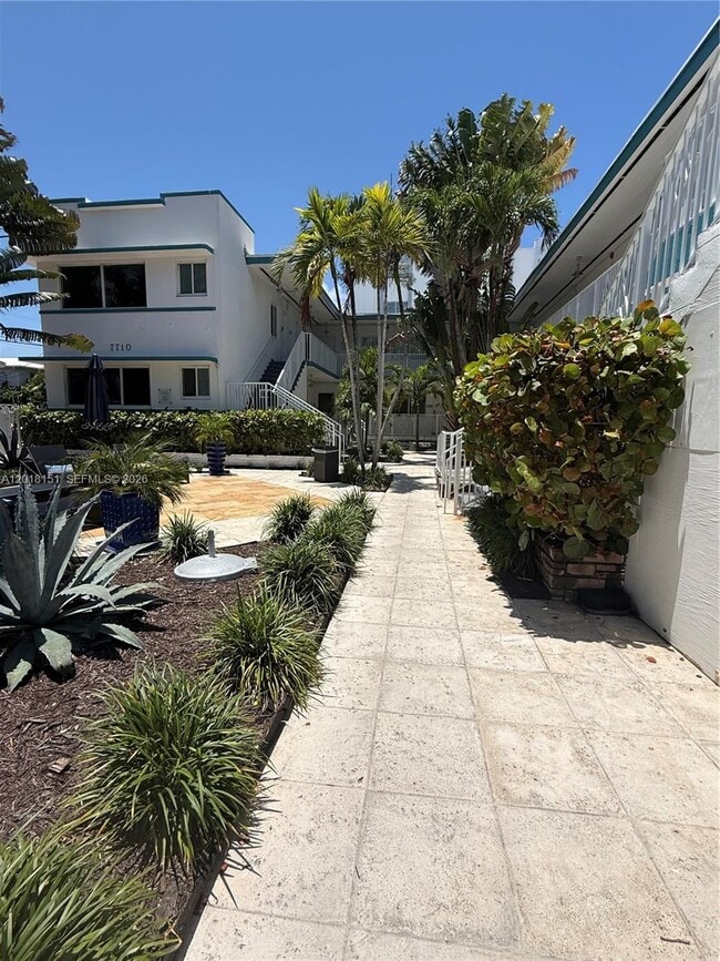 Foto del edificio - 7710 Harding Ave