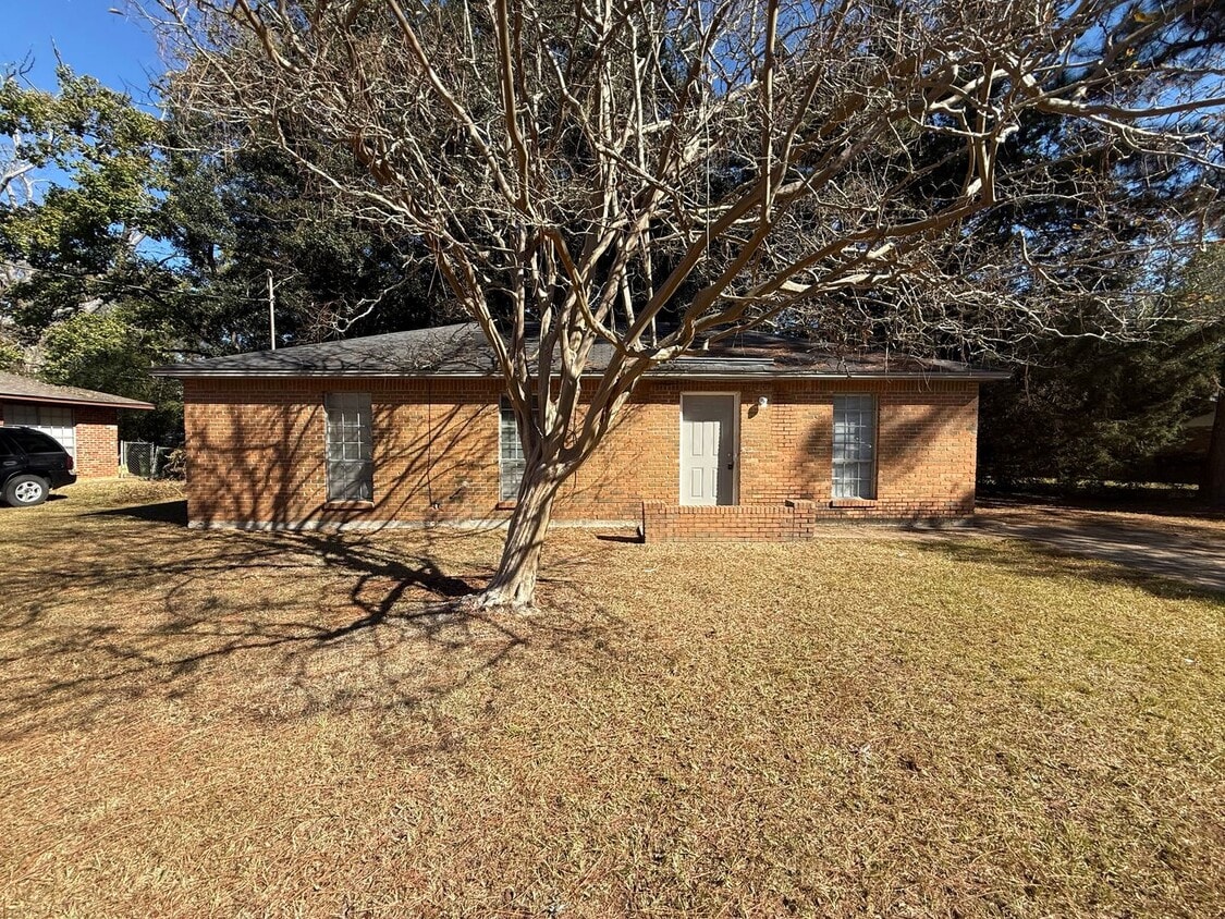 Primary Photo - ** 3 Bed 2 Bath located off Woodley rd ** Call 334-366-9198 to schedule a self tour